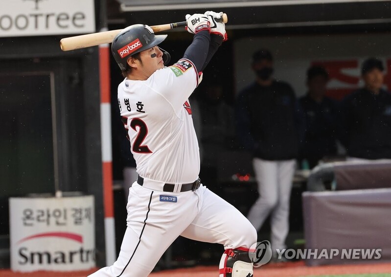 KT Wiz stay in hunt for postseason bye with key victory