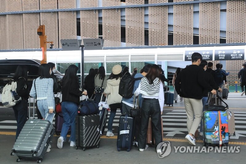 한글날 연휴 17만8천명 제주 찾아…"연간 1천400만명 넘을 듯"