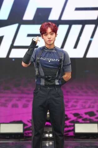 Park Ji-hoon returns as singer after a year