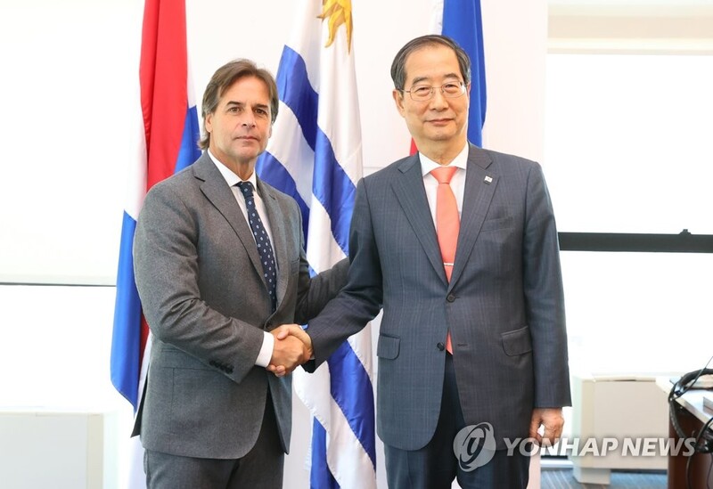 (LEAD) S. Korea, Uruguay agree to speed up free trade talks with Mercosur