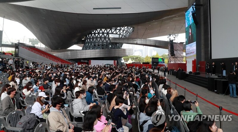 "3년 만에, 다시 축제다운 축제로"…제27회 부산국제영화제 폐막(종합)