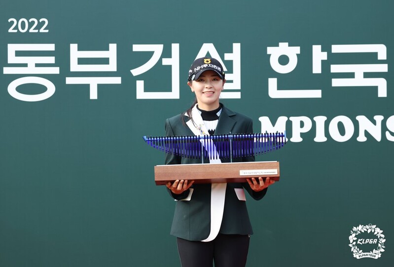 '준우승 전문' 이가영, 드디어 꼬리표 뗐다…98번째 대회서 우승(종합)