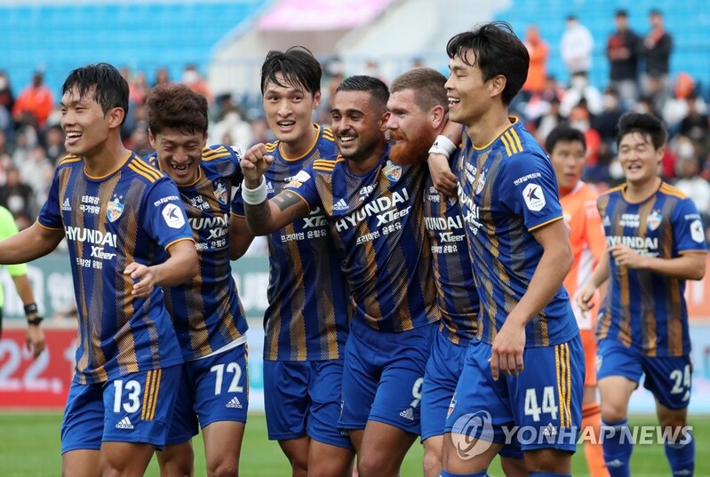 (LEAD) Ulsan thwart rivals, exorcise demons to return to K League summit