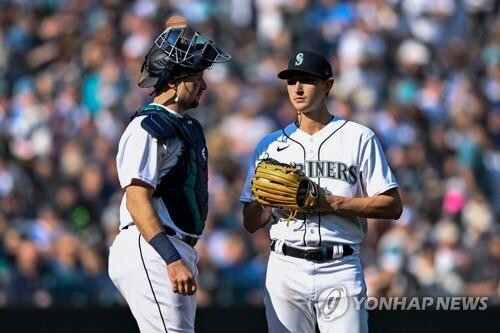 '부러진 손가락'으로 18이닝 236개의 공을 잡은 시애틀 포수