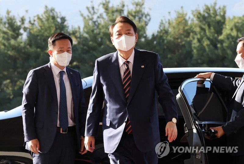 Yoon to have dinner with IOC chief Bach