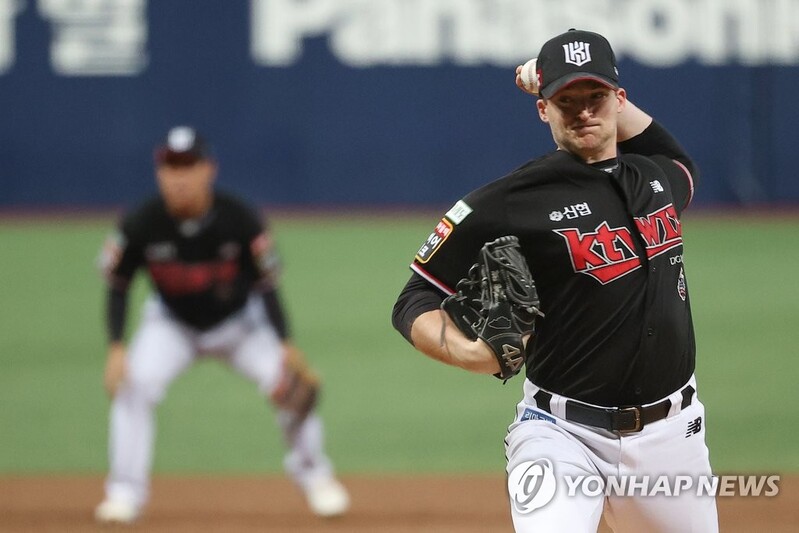 (LEAD) Starter delivers gem for Wiz's key KBO postseason victory
