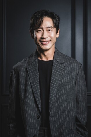 Actor Shin Ha-kyun says playing restrained character in 'Beyond the Memory' was challenging