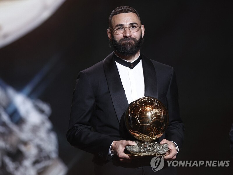 벤제마, 2022 발롱도르 수상…손흥민은 '아시아 최고' 11위
