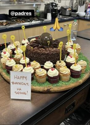 생일상 받은 김하성, 분위기 메이커로 MLB 챔피언십시리즈 출격