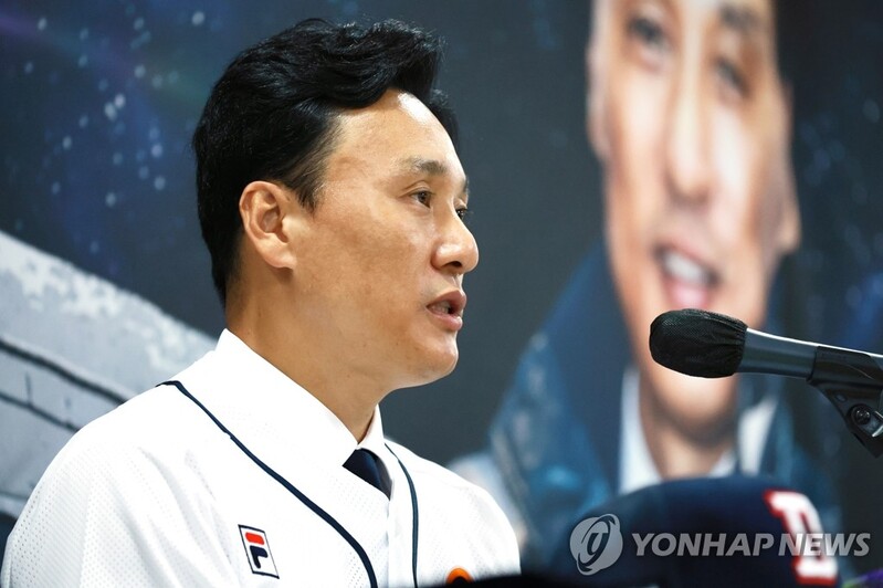 With focus on fundamentals, KBO home run king Lee Seung-yuop unveiled as new Doosan Bears manager