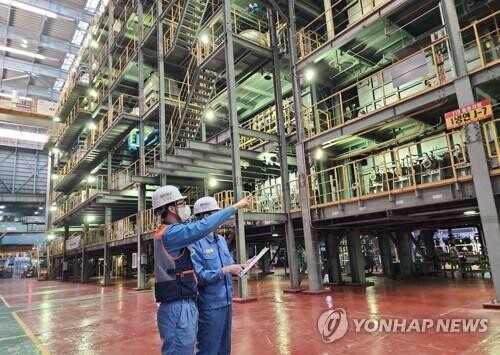 (LEAD) POSCO Holdings Q3 operating profit down 71 pct on typhoon damage