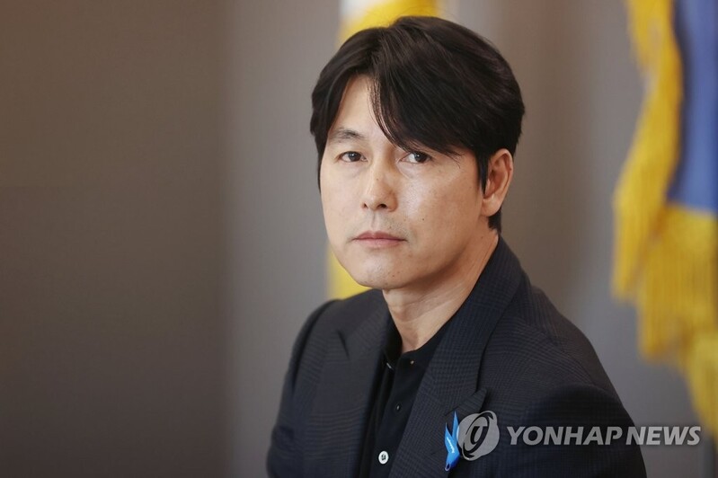 (Yonhap Interview) Actor Jung Woo-sung says sustained attention, solidarity can be powerful tool to tackle Ukrainian refugee crisis