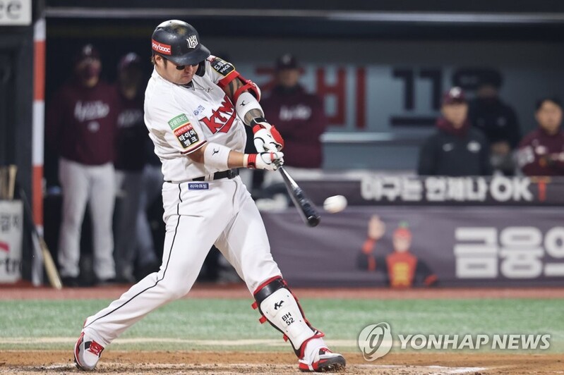 Opportunistic offense backs solid starter as Wiz stay alive in KBO postseason