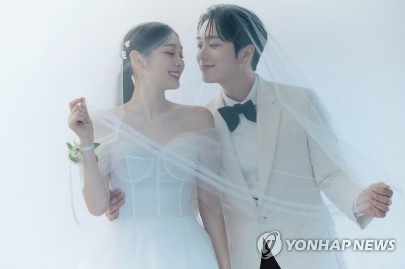 Figure skating legend Kim Yu-na releases pre-ceremony photos before exchanging vows