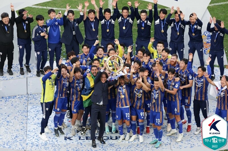 Ulsan Hyundai FC celebrate K League 1 title in front of home fans