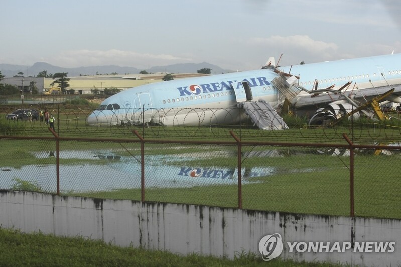 (2nd LD) Korean Air flight overruns Cebu runway, no injuries reported