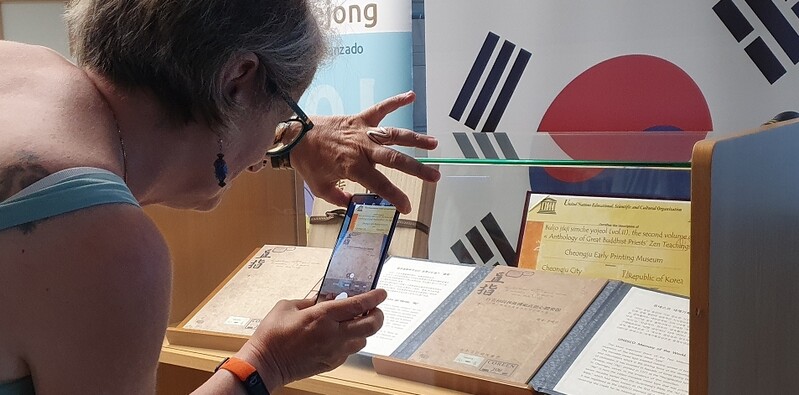 청주시, 80개국 해외 공관에 '직지'영인본 보급