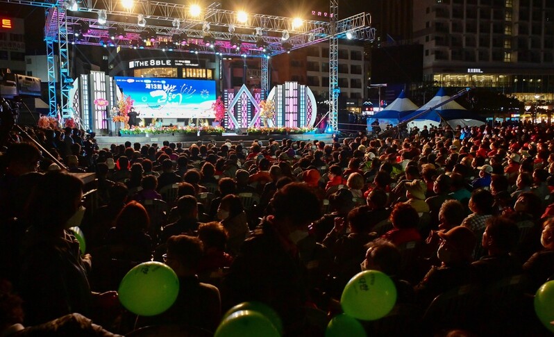 3년 만에 열린 부산고등어축제, 사흘간 69만명 몰려
