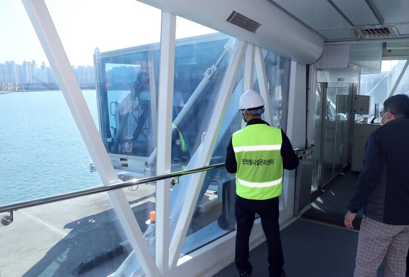 [현장in] "반갑다 크루즈"…인천항, 손님맞이 준비 분주
