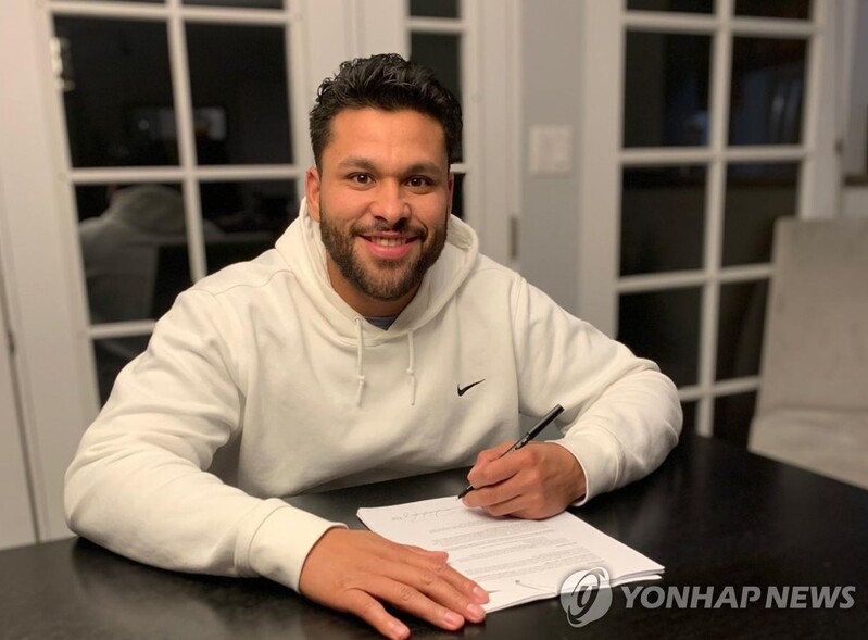 KBO's Bears sign new foreign hitter Jose Rojas