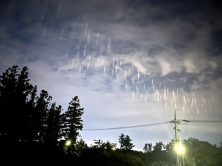 [Moment to Focus] Light pillars in the sky