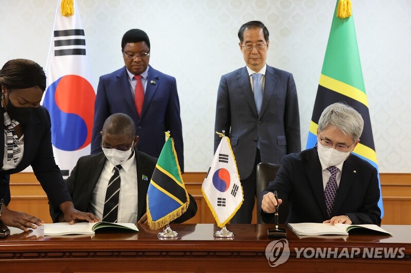 Prime ministers of S. Korea, Tanzania hold talks
