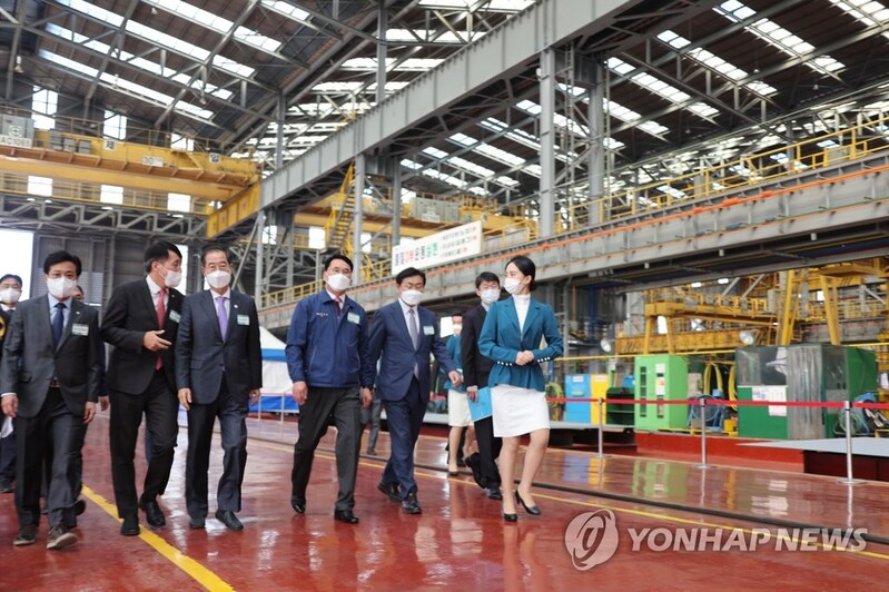 PM vows to support Heavy's shipyard in Gunsan