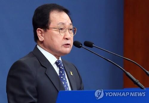 Ex-ICT minister questioned over 'blacklist scandal'