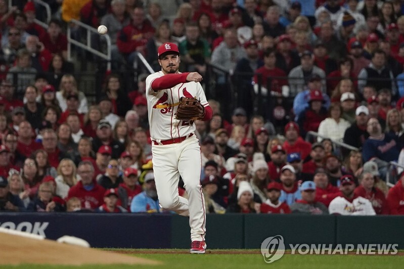 MLB 에러나도, 옵트 아웃 대신 2027년까지 세인트루이스 잔류