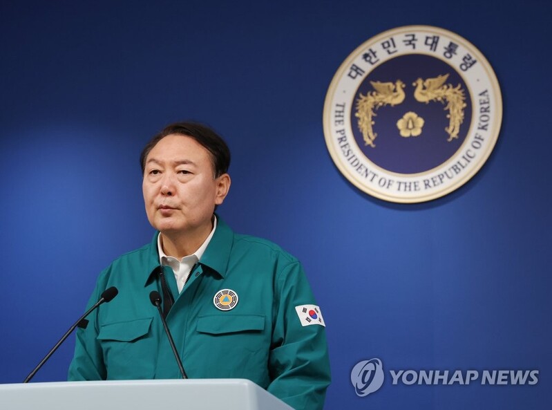 Yoon visits mourning altar for Halloween crush victims