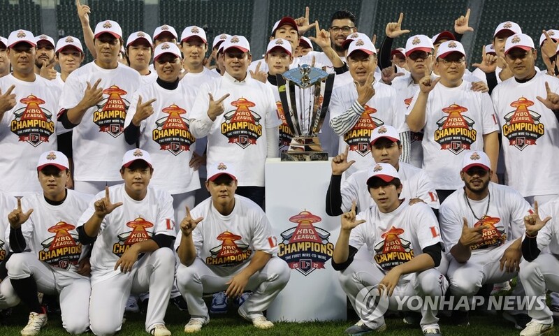 (LEAD) Landers looking to go wire-to-wire for Korean Series title over Heroes