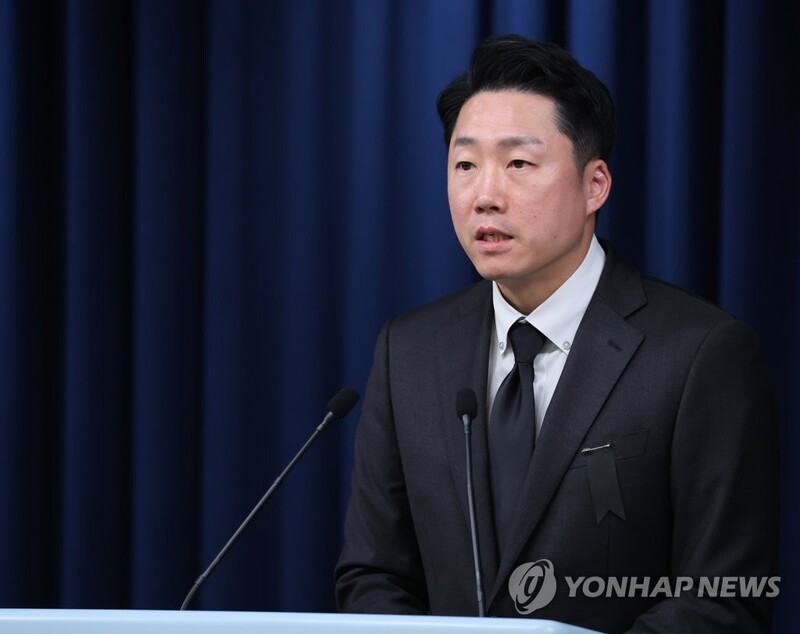 (LEAD) Yoon calls for crowd control system for spontaneous events