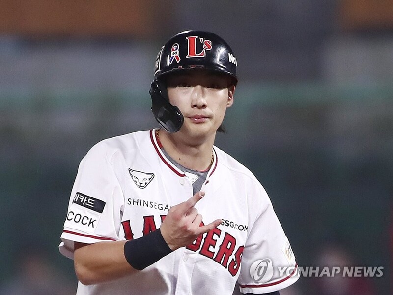 KBO postseason rookie trying to keep calm, rake at plate