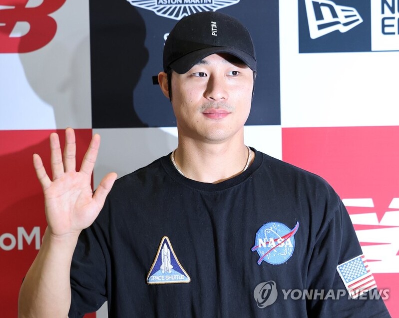 귀국한 김하성, 골드글러브 수상 실패…스완슨 수상