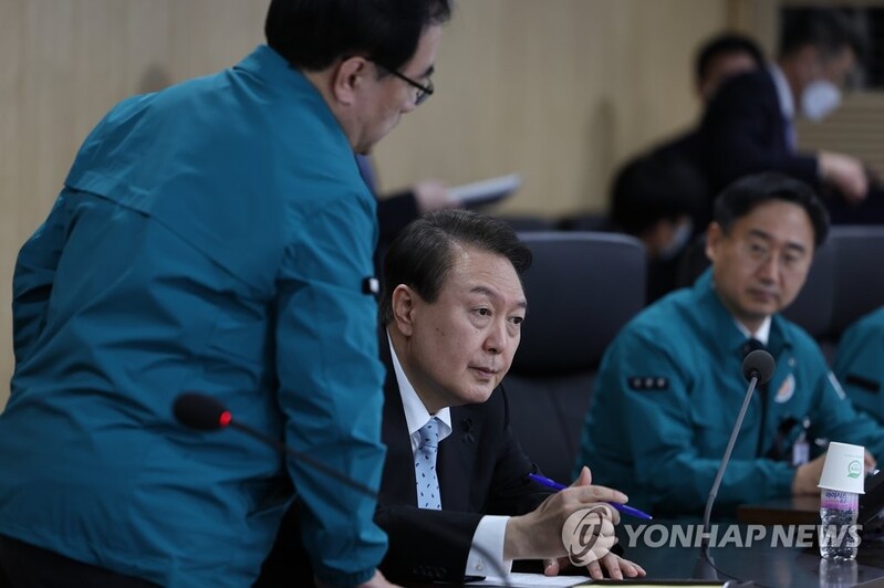 (3rd LD) Yoon calls for swift action to make N.K. pay price for missile launch
