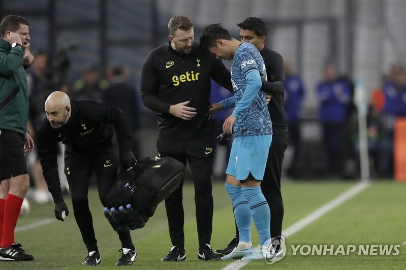 [2보] 토트넘 "손흥민, 얼굴 골절로 수술 예정"