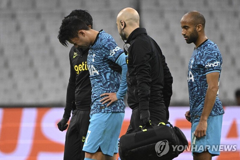 (LEAD) S. Korea captain Son Heung-min to undergo facial surgery, World Cup status in doubt