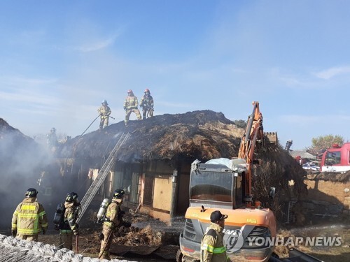 Fire hits thatched house in Hahoe folk village