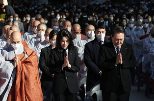 [Moment to Focus] Mourning Halloween crowd crush victims