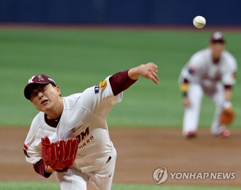 Starter-turned-reliever channels old self in key Korean Series start