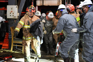 [Moment to Focus] 2 trapped miners miraculously walk out alive after 9 days