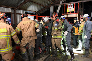 [Moment to Focus] 2 trapped miners miraculously walk out alive after 9 days