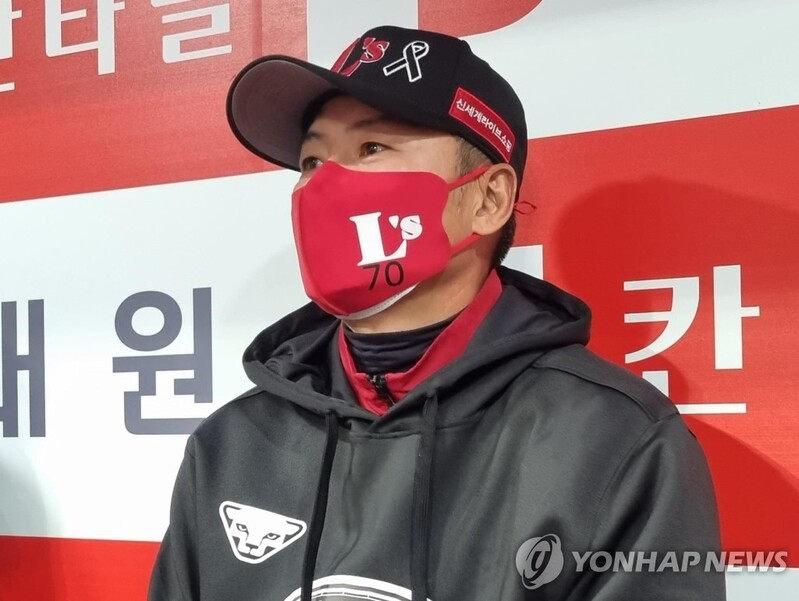 KBO club Landers to extend manager Kim Won-hyong