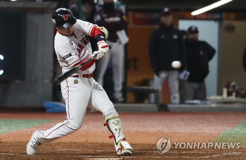 Landers walk off on Heroes to move within one win of Korean Series title