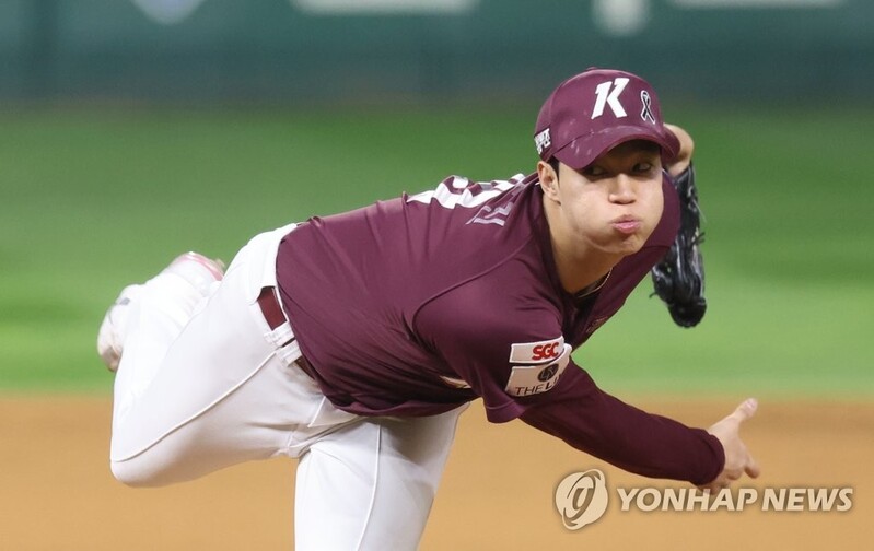 Blister and all, Heroes ace pitches gem in tough Korean Series loss