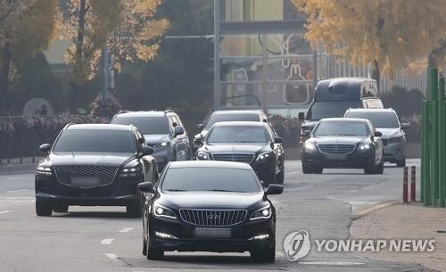 Yoon moves into new presidential residence