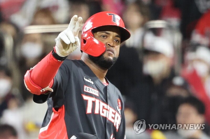 Kia Tigers re-sign outfielder Brito