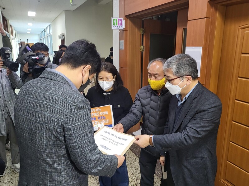 옛 청주시청 본관 철거 '뜨거운 감자'…시의회 결정에 시선 집중