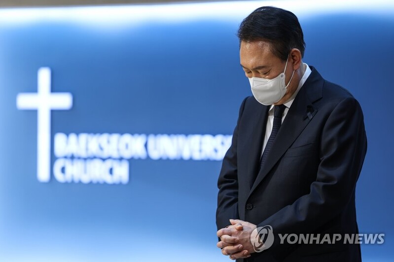 Yoon meets with Buddhist, Christian leaders to seek advice after Itaewon tragedy