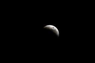 [Moment to Focus] Total lunar eclipse